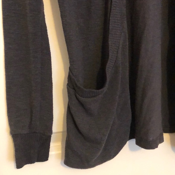 Grey sweater with pockets - Picture 2 of 4